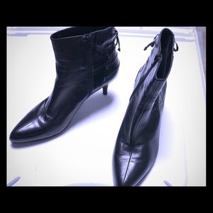 Tahiri Women’s Leather Booties 8.5